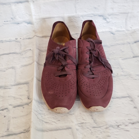 Ugg Tye lace up women's 9.5 - Picture 2 of 9